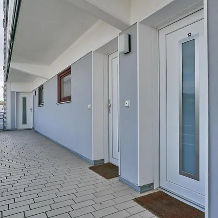 Haus Strandburg 12 *